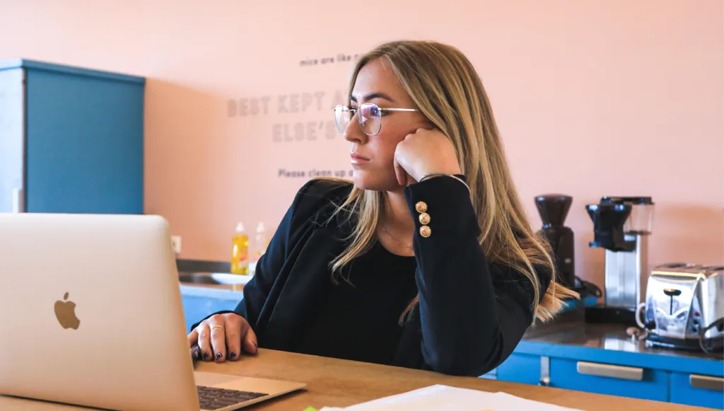 femme-bureau-travail